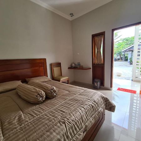 Hotel Kaliu Pacitan Eksteriør billede