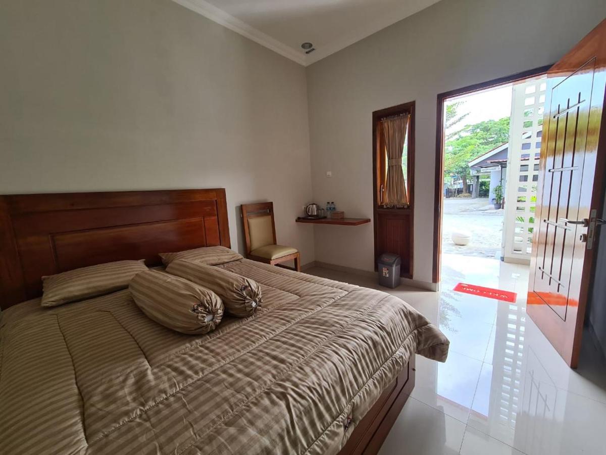 Hotel Kaliu Pacitan Eksteriør billede
